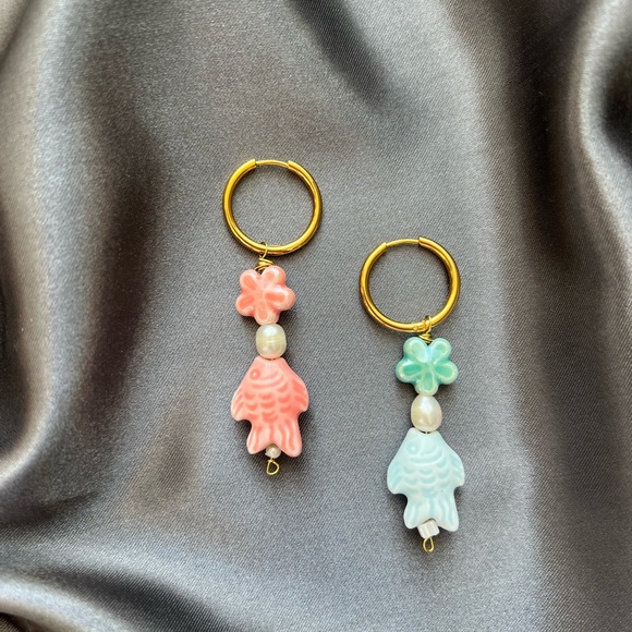 Fish Pearl Earrings - Picture 5 of 8